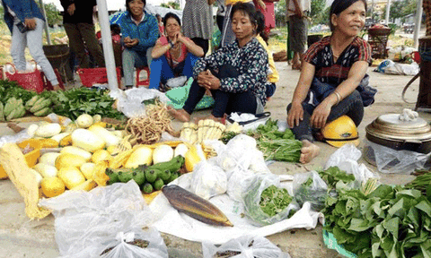 Chợ chiều 5 ngàn của người Cơ tu