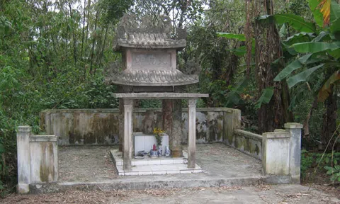 Hai bức tượng "thần" linh thiêng ở làng nghề Bao La - TT.Huế