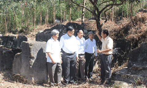 Huyền bí 500 ngôi mộ cổ ở núi A Man: Cần thiết bảo tồn để lưu giữ ký ức