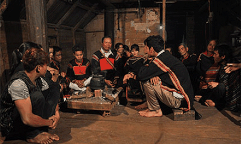 Hát eirei, người Ê đê trò chuyện bằng âm nhạc