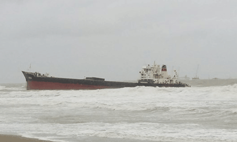 Chìm tàu than 3 thuyền viên được cứu, 10 người vẫn mất tích