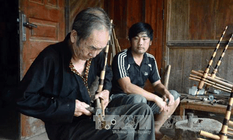 Điện Biên: Giữ nghề làm khèn của đồng bào Mông