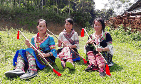 Độc đáo điệu múa Sênh Tiền của đồng bào Mông ở Tuyên Quang