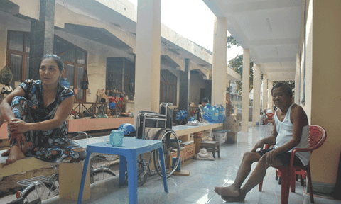 Tình người ở “xóm chạy thận” 