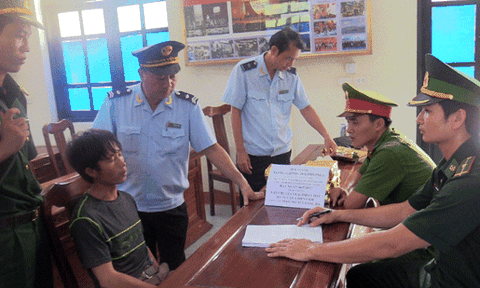 Bắt giữ đối tượng vận chuyển 10kg ma túy đá từ Lào vào Việt Nam