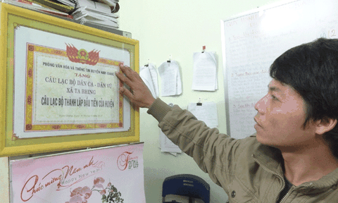 “Nghệ nhân” trẻ người Cơ Tu với những ngón đàn tài hoa