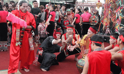 Lễ hội dân gian độc đáo ở miền Tây Nghệ An (Bài 1)