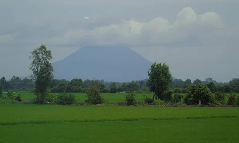 Vàm Cỏ Đông dòng sông huyền thoại