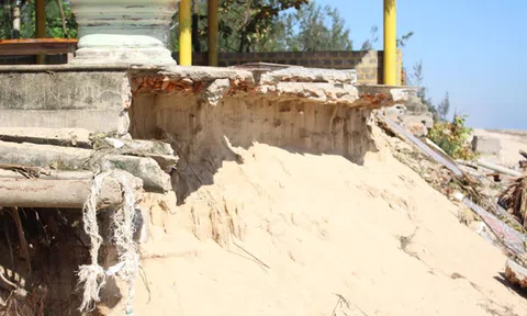 Sạt lở nghiêm trọng tại biển Nhật Lệ