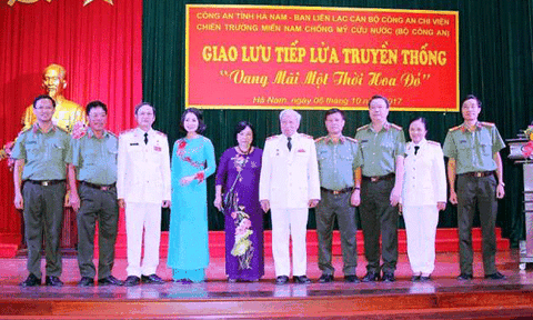 Giao lưu tiếp lửa truyền thống "Vang mãi một thời hoa đỏ" 