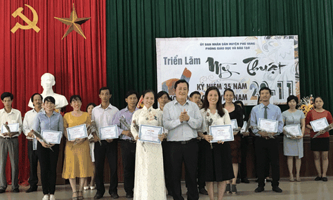 Phòng GD&ĐT Phú Vang: Triển lãm mỹ thuật cho học sinh