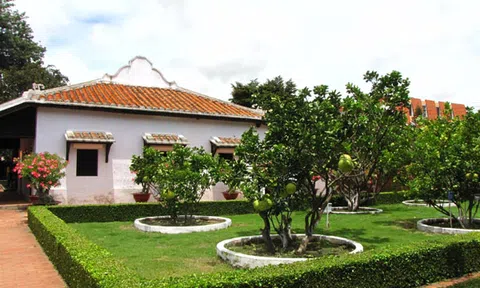 Về trường Dục Thanh nhớ thầy giáo Nguyễn Tất Thành