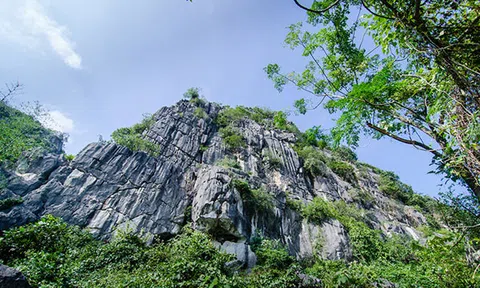 Khám phá ngôi Chùa Hang độc đáo nhất xứ Nghệ