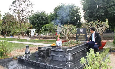 Thăm mộ cụ Đỗ Phượng nhớ vế đối của Giáo sư Vũ Khiêu