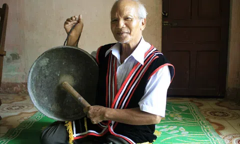 Chuyện về già làng của người Cor ở Quảng Ngãi