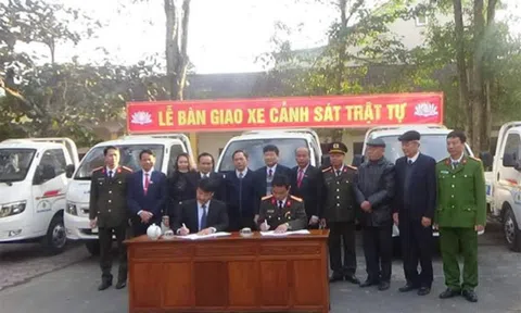 Hà Tĩnh: Bàn giao xe ô tô cho CSTT Công an phường