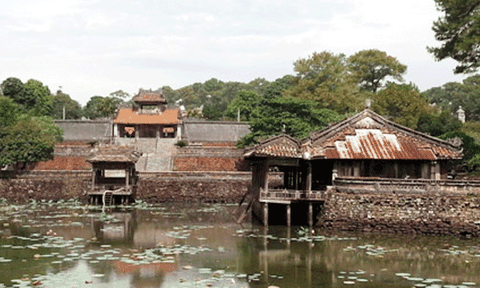 Lăng Tự Đức xuống cấp cùng nạn mất cổ vật