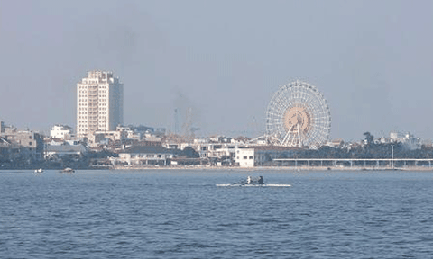 Mộ nổi trên Hồ Tây