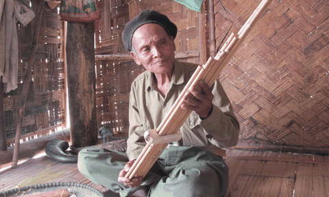 Núi rừng còn một chút này