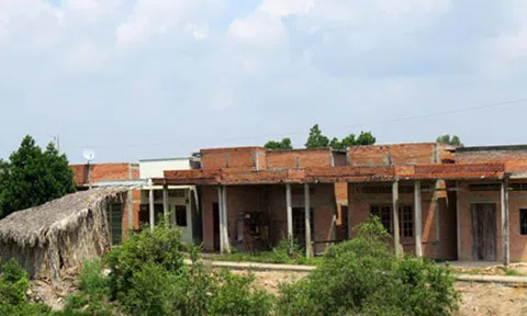 Bất cập nhà vượt lũ bỏ hoang