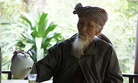 Lương y 101 tuổi tầm dược cứu người trên đỉnh Thiên Cấm Sơn