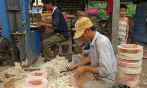 Làng nghề thớt Định An chuẩn bị cho thị trường Tết