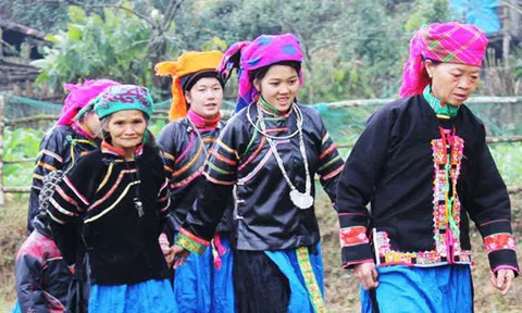 Mở lớp truyền dạy văn hóa phi vật thể dân tộc Si La và Pu Péo