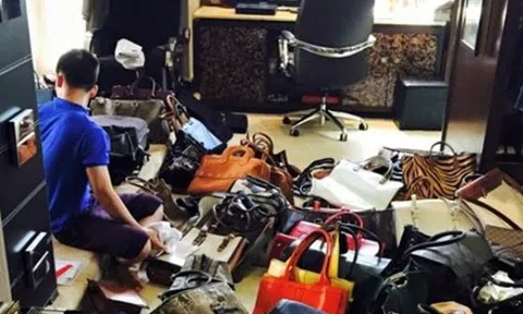  Đàm Vĩnh Hưng mất 3 ngày để dọn dẹp kho túi hiệu