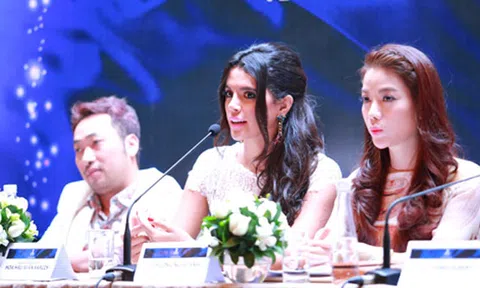 Hoa hậu Thế giới Ivian Sarcos hào hứng làm giám khảo Hoa khôi áo dài