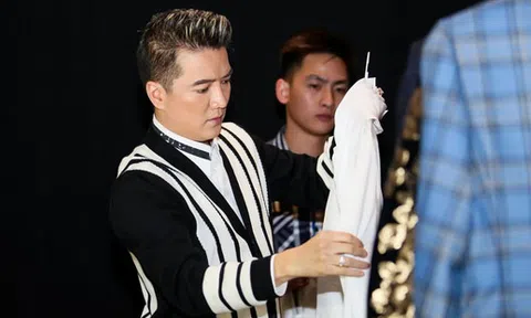  Đàm Vĩnh Hưng “điệu đà” làm tóc cho Dương Triệu Vũ 