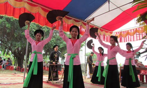 Ra mắt chầu Hát cửa đình phục dựng đầu tiên trong lịch sử