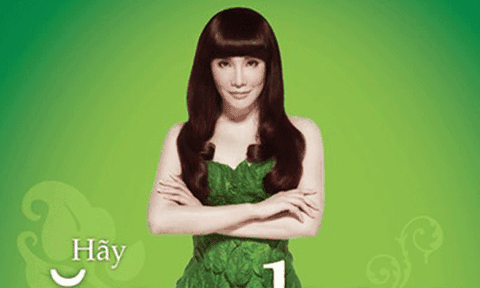 Hồ Quỳnh Hương mặc váy làm từ rau xanh quyến rũ