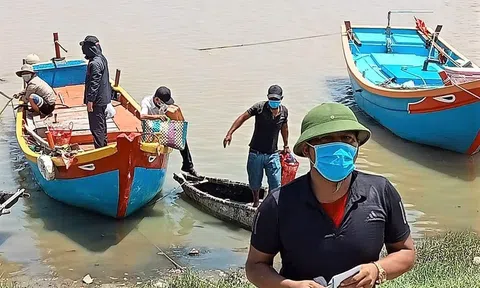 Dùng thuyền máy di chuyển bằng đường biển để "né" các chốt kiểm soát dịch