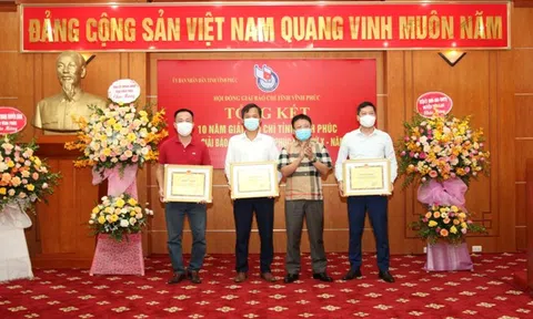 Vĩnh Phúc: Trao Giải thưởng năm 2021, phát động Giải báo chí năm 2022