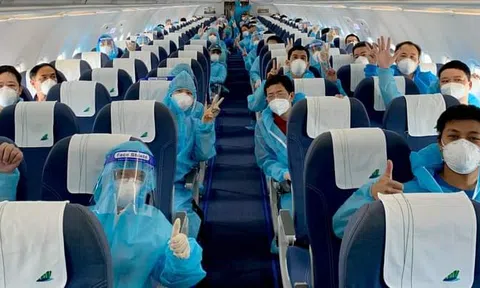 115 y, bác sĩ Bệnh viện Trung ương Huế tiếp tục vào hỗ trợ TP. Hồ Chí Minh chống dịch