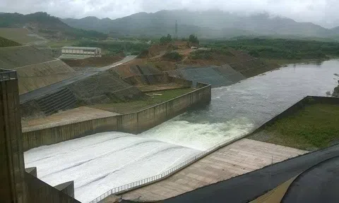 Thừa Thiên - Huế tiếp tục tăng lưu lượng xả nước hồ Tả Trạch do mưa lớn