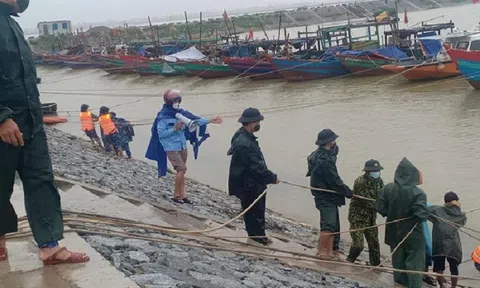 Hà Tĩnh sẵn sàng ứng phó với bão số 8, nhiều hồ chứa nước chủ động xả tràn đón lũ