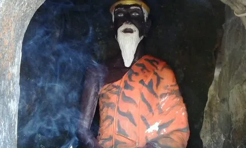 Năm Căn Cổ Tự và cặp đàn kỳ lạ của phật sống Cử Đa (Kỳ cuối)