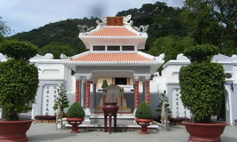 Những ngôi mộ bí ẩn ở lăng Ông Thoại Ngọc Hầu