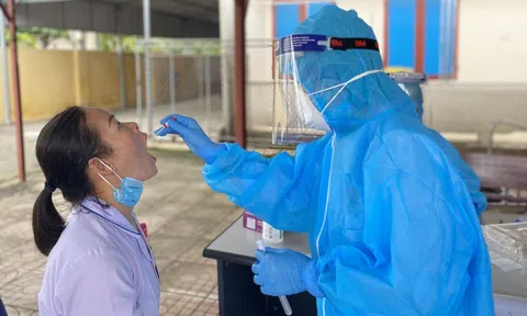 Người có biểu hiện ho, sốt, khó thở hãy nghĩ ngay đến Test sàng lọc COVID-19