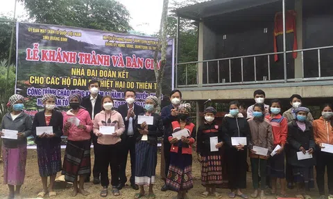 Bàn giao 25 nhà "Đại đoàn kết" cho đồng bào dân tộc thiểu số ở Quảng Bình