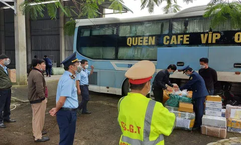 Thừa Thiên - Huế: Bắt xe khách chở hàng không rõ nguồn gốc giá trị lớn