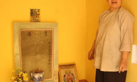 Tấm bia trấn yểm ở chùa Bài Bài - Bồng Lai Tự