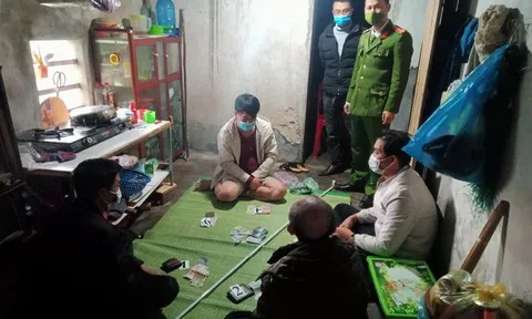 Quảng Bình: Bắt quả tang 4 đối tượng đang sát phạt nhau trên chiếu bạc