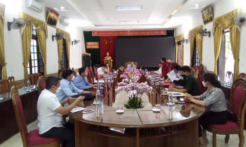 Thường trực Huyện ủy Quế Phong (Nghệ An) tổ chức hội nghị để nghe báo cáo về tư liệu Quản Thông và Quản Thụ