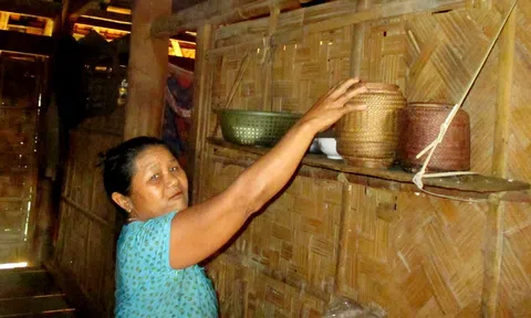 Người Khơ Mú ở Nghệ An: Cho ma nhà ăn ngày hai bữa như khi còn sống