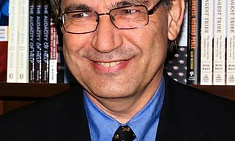 Sắp ra mắt tiểu thuyết về dịch bệnh của Orhan Pamuk