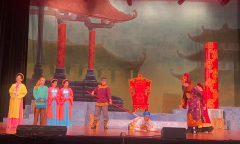 Vĩnh Phúc công diễn vở chèo "Đèn trời"