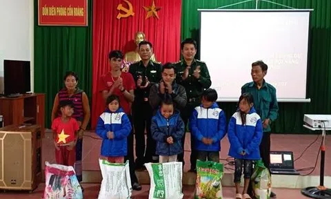 Quảng Bình: Đồn Biên phòng Cồn Roàng nhận con nuôi và đỡ đầu học sinh người Ma Coong có hoàn cảnh đặc biệt khó khăn