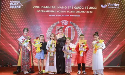 Hoa hậu Trí tuệ Thanh Nhung hạnh phúc khi vinh danh Top 50 Đại sứ Truyền cảm hứng Trẻ Việt Nam